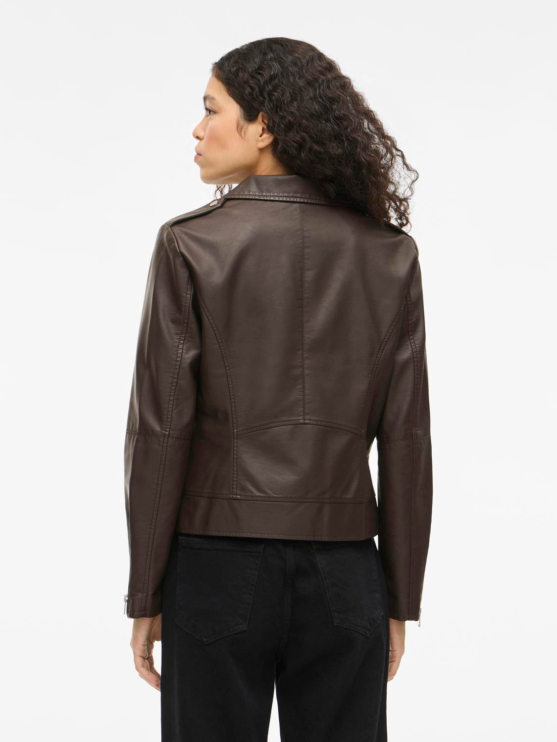 model_shot-back